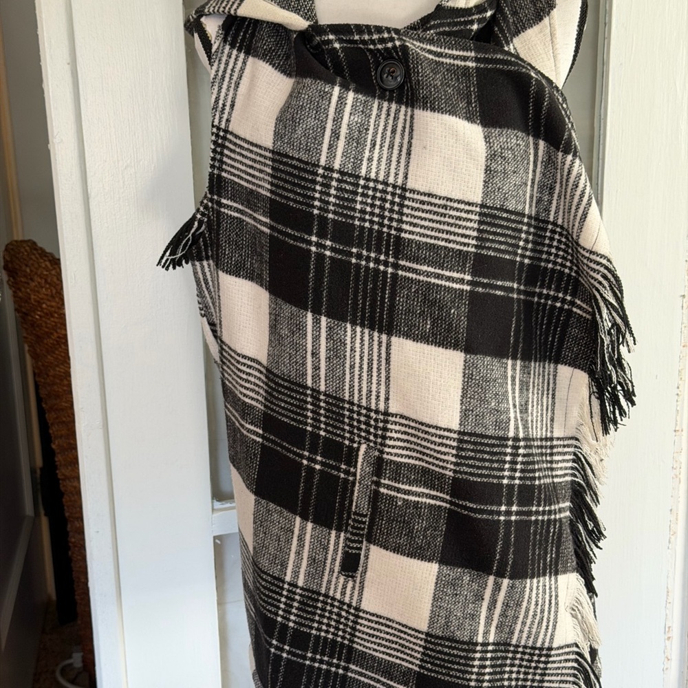 Jolt Monochrome Checkered Vest - Picture 2 of 11
